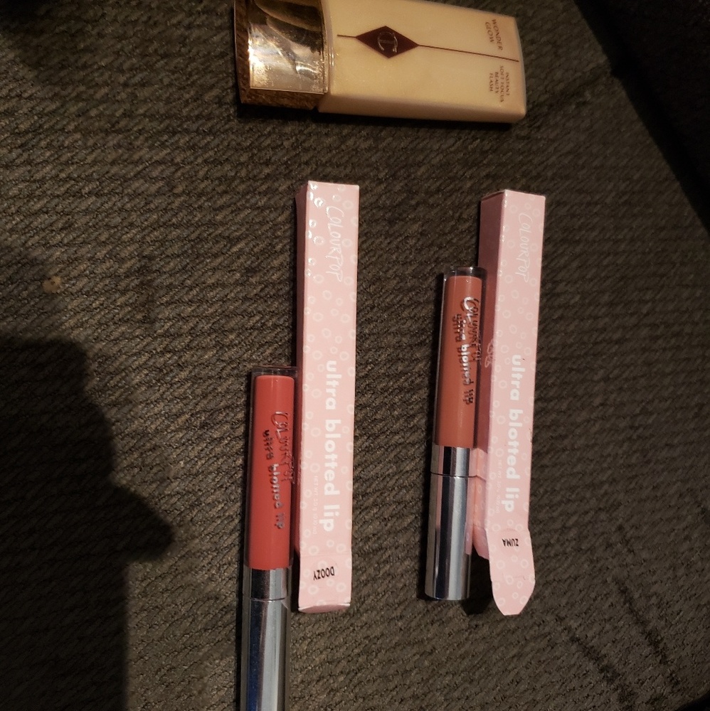 Ultra blotted matte lip color Colour pop
